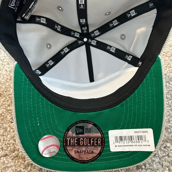 New Era Chicago Cubs Corduroy Wrigley Field Script Snapback Hat - Picture 5 of 6